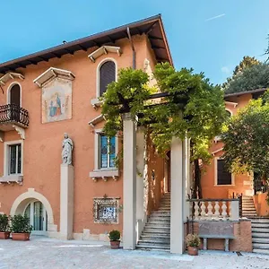https://villa-natalia-luxury-rooms.hotelinveneto.com